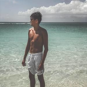 Meet your Posher, Ross